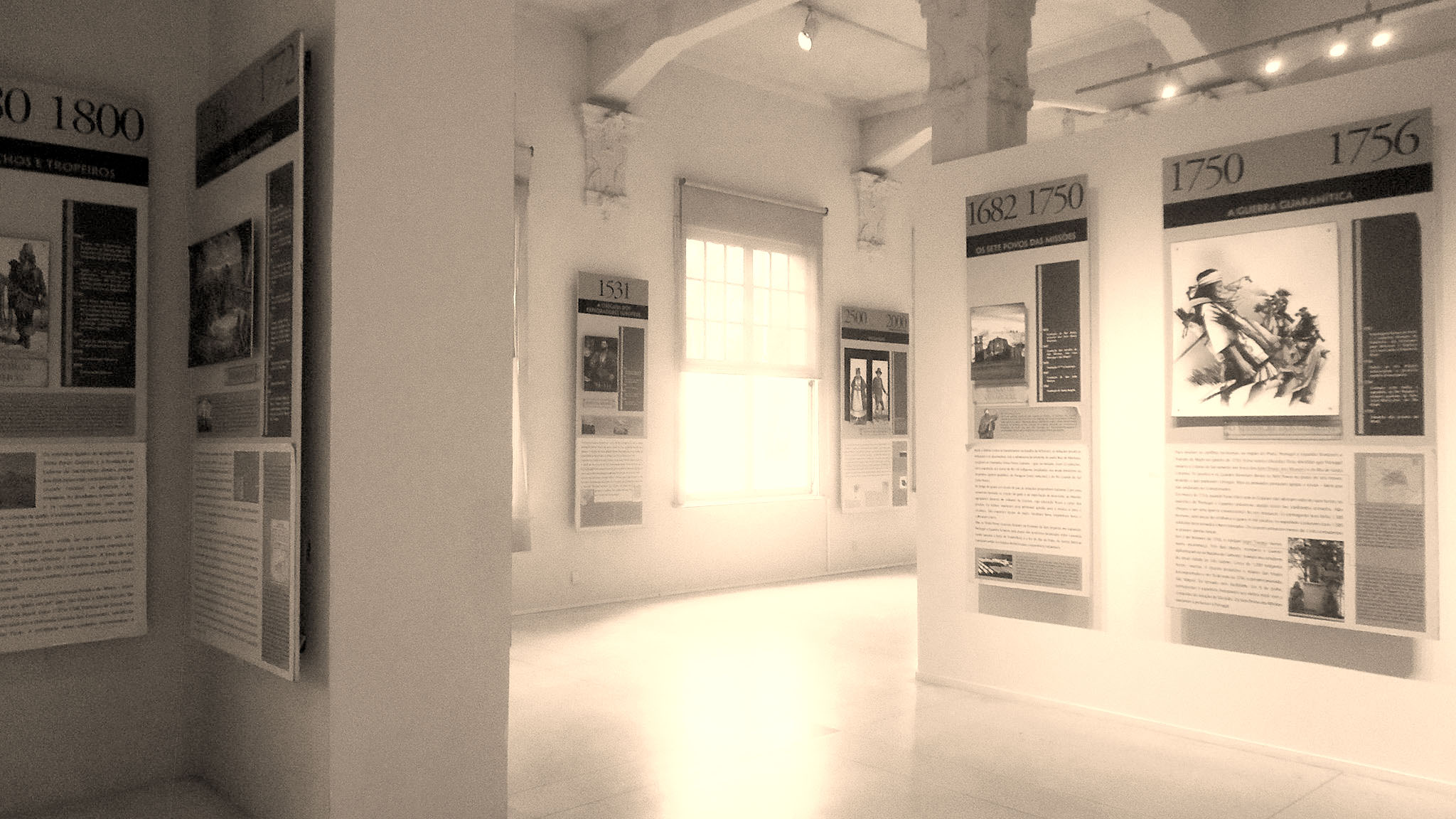 Exposição conta a trajetória política, econômica e cultural do estado em 52 módulos e 36 painéis temáticos